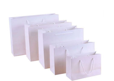 La longévité élevée a imprimé la conception adaptée aux besoins du client de forme de résistance de larme de sacs en papier de Papier d'emballage fournisseur