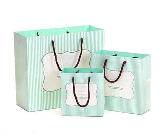 Matériel imprimé belle par coutume de papier d'art de sacs en papier toute taille disponible fournisseur