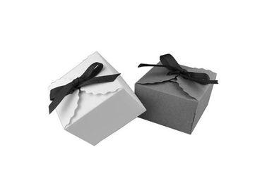 Taille matérielle imprimée par coutume carrée de papier enduit de boîte-cadeau de forme 6,5 * 6,5 * 4.5cm fournisseur