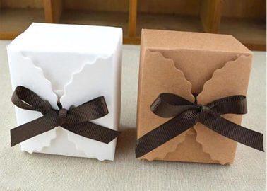 Taille matérielle imprimée par coutume carrée de papier enduit de boîte-cadeau de forme 6,5 * 6,5 * 4.5cm fournisseur