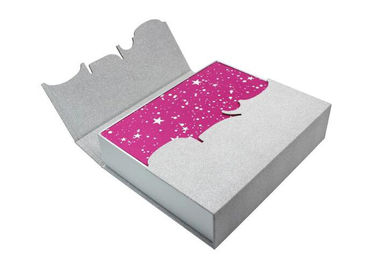 Taille argentée de couleur de boîte-cadeau imprimée par coutume chique de style 22 * 30 * 7CM fournisseur