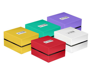 L'emballage de luxe coloré de cadeau enferme dans une boîte la taille 9,5 x 11 x 7.6cm de matière plastique pour la montre fournisseur