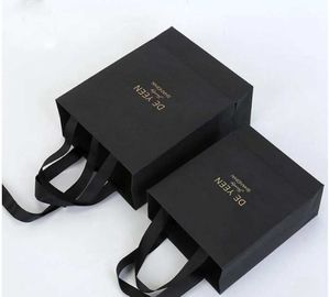 Petits sacs en papier noirs professionnels, sacs en papier personnalisés avec la poignée de ruban fournisseur
