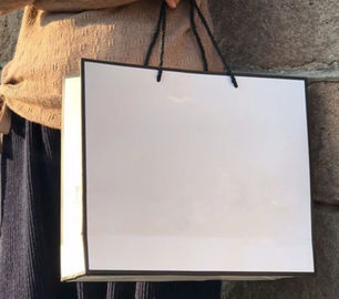Les sacs en papier blancs simples réutilisables, les sacs en papier faits sur commande lissent le bord mou fournisseur