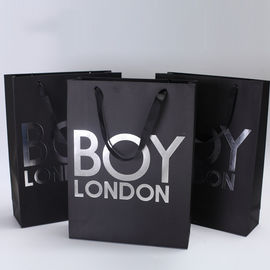Les sacs à provisions de papier recyclables ont adapté la couleur aux besoins du client pour les sous-vêtements/T-shirt fournisseur