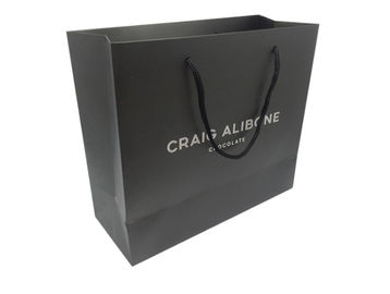 La coutume à extrémité élevé a imprimé des sacs en papier/la disposition extérieure de relief par sacs de papier cadeau de noir fournisseur