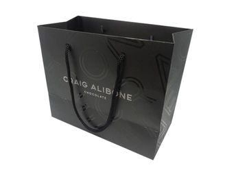 La coutume à extrémité élevé a imprimé des sacs en papier/la disposition extérieure de relief par sacs de papier cadeau de noir fournisseur