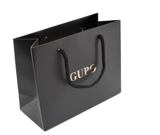 La couleur noire a personnalisé des sacs en papier, les sacs de cadeau imprimés par coutume écologiques fournisseur