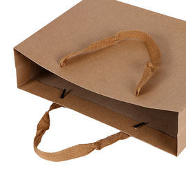 Les sacs plats de cadeau de Brown de plaine de poignée ont adapté les biens aux besoins du client biodégradables de logo fournisseur