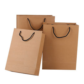 Caractéristique soluble dans l'eau recyclable de sacs en papier de Brown imprimée par coutume de poignée de coton fournisseur