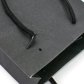 Sacs imprimés personnalisés de carton avec des poignées, sacs de transporteur de papier noirs fournisseur