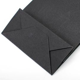 Sacs imprimés personnalisés de carton avec des poignées, sacs de transporteur de papier noirs fournisseur