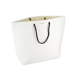 Stratification tenue dans la main de carton d'Épaule-Straddle moderne de sac imperméable fournisseur