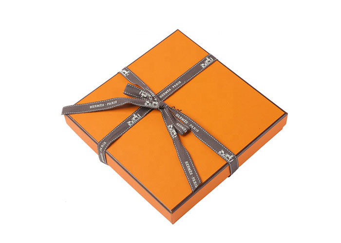 La coutume de chocolat a imprimé la couleur jaune à extrémité élevé de boîte-cadeau avec la poignée de ruban fournisseur
