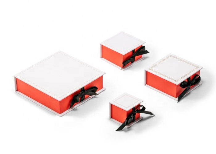 Fermeture de luxe de ruban de dessus de secousse de boîtes d'emballage de cadeau de l'épaisseur 2mm pour des bijoux fournisseur