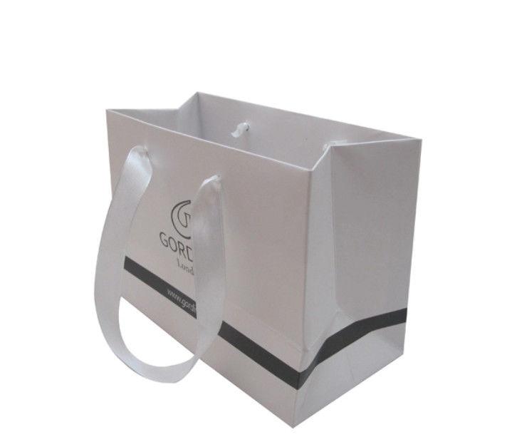 Les petits sacs en papier faits sur commande recyclables, les marchandises blanches met en sac n'importe quelle taille disponible fournisseur