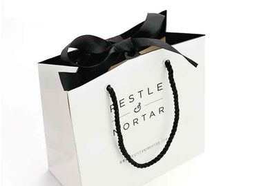 Good price La coutume de luxe se pliante a imprimé la dureté élevée matérielle de papier d'art des sacs en papier 157g en ligne